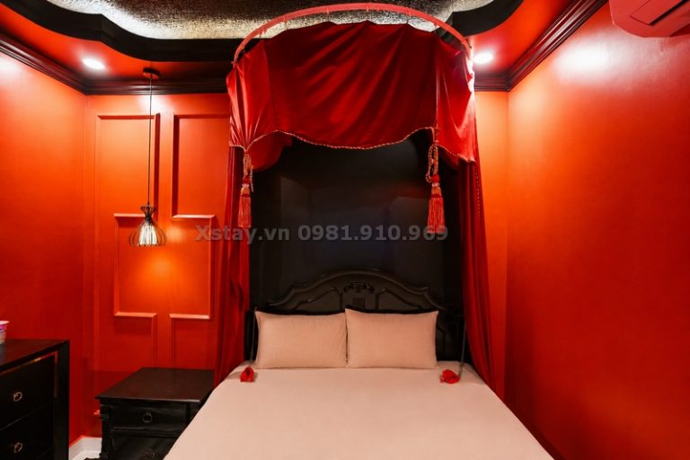 Không gian đỏ đen phòng LOVER X Stay Hải Phòng