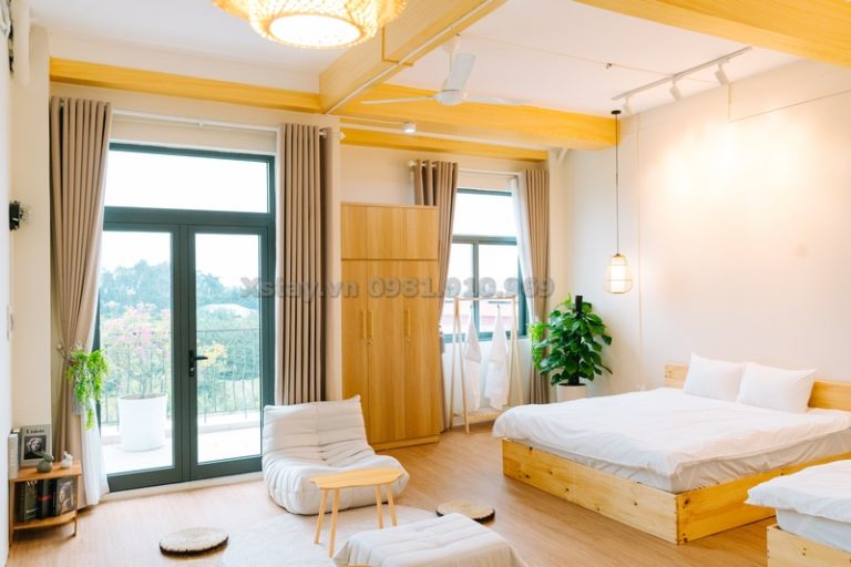 Không gian sáng thoáng cạnh ban công phòng Double T3